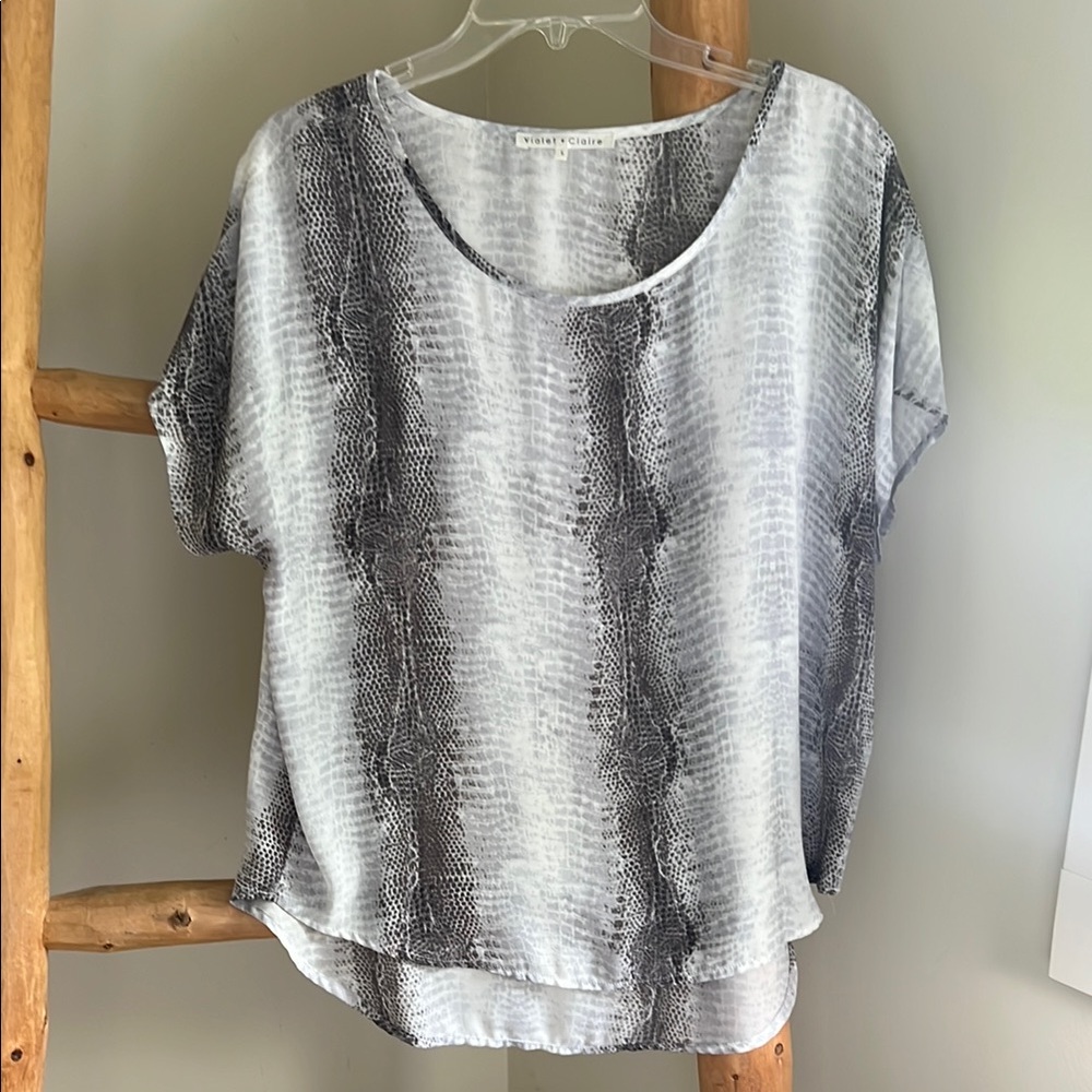 Violet & Claire Gray Relaxed Short Sleeve T-Shirt